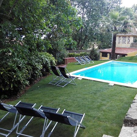 Guest House Villa Dos Poetas Sintra Exterior photo Artificial grass in a garden
