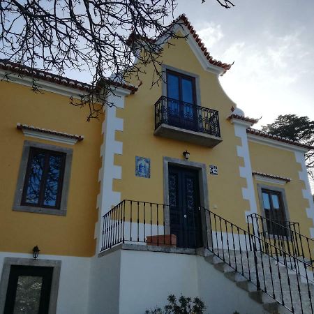 Guest House Villa Dos Poetas Sintra Exterior photo The front facade of the chapel