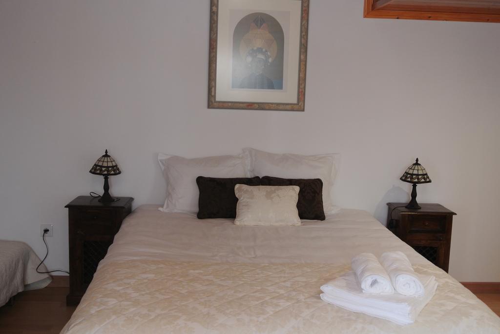 Guest House Villa Dos Poetas Sintra Room photo A bedroom at the hotel