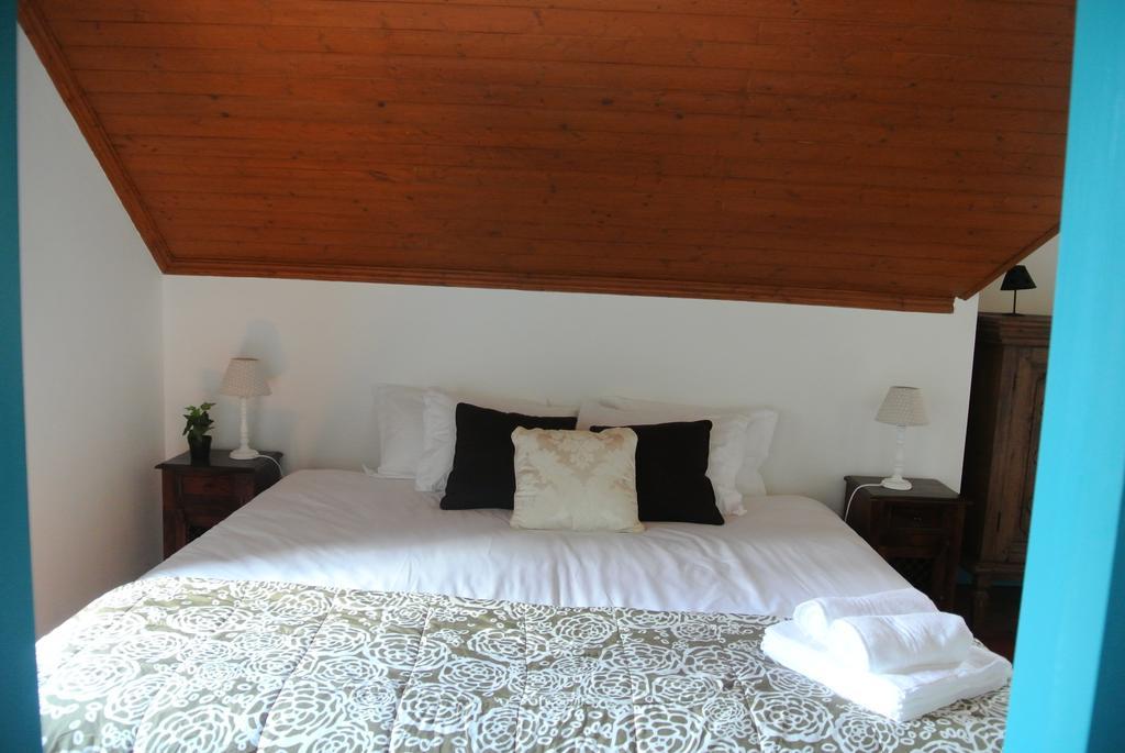 Guest House Villa Dos Poetas Sintra Room photo A bedroom at the hotel