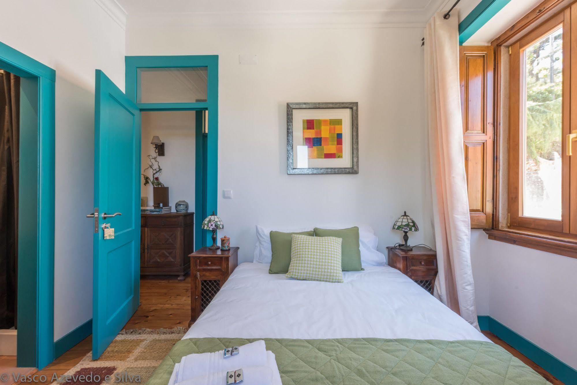 Guest House Villa Dos Poetas Sintra Exterior photo A bedroom at the hotel
