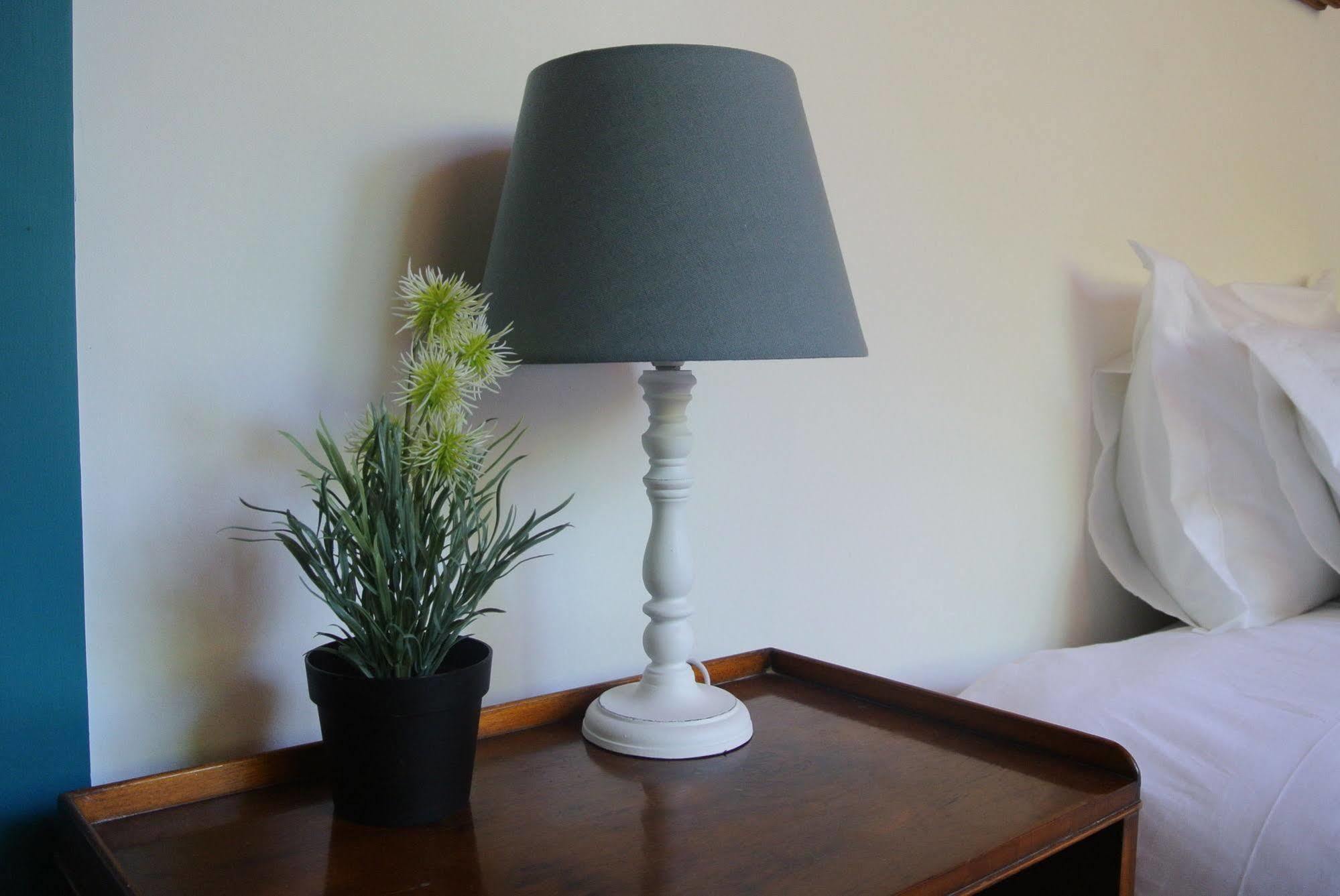 Guest House Villa Dos Poetas Sintra Exterior photo A table lamp